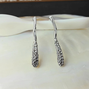 Tropfenohrringe mit unregelmäßigem Zylinderstab, 18 Karat vergoldet/versilbert, mit klaren Strasssteinen in Pavé-Fassung, modischer Damenschmuck für Partys - Product Image 6