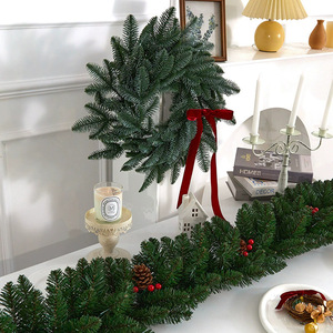 Guirlande de Noël Artificielle en PVC Épais Vert de 100cm, 180cm, 270cm pour Décoration Murale de Maison et Fêtes - Vente en Gros - Product Image 3