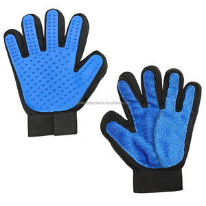 <b>Pet</b> Grooming Glove - Deshedding Brush for Dogs Cats, Gentle Hair Remover & Massage Mitt - Product Image 6