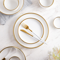 Service de table de mariage de luxe cuillère en poterie bol assiette en céramique garniture en or matériau bois écologique hôtel restaurants de haute qualité