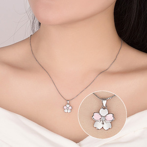 Koreanische Mode-Kirschenblüten-Zirkon-Anhänger-Halskette mit eleganter floraler Schlüsselbeinkette, geeignet als Weihnachtsgeschenk für Frauen - Product Image 4