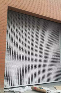 Persiana Enrollable Perforada de Aleación de Aluminio Moderna, Resistente a los Rayos UV y Antirrobo, para Uso en Exteriores de Supermercados - Product Image 3