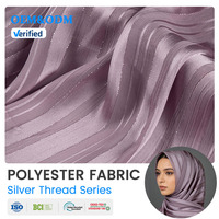 Tissu en satin de polyester jacquard à rayures B2 avec fil argenté, respirant, doux au toucher, idéal pour la confection de shaylas, kaftans et saris