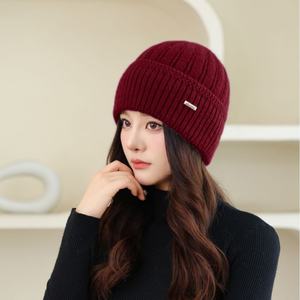 Fabricant de bonnets en mohair doublés de soie, bonnets personnalisés, logo personnalisé, bonnets doublés de satin, bonnets en laine tricotés, broderie jacquard, design personnalisé - Product Image 5