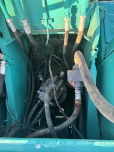 Excavatrice hydraulique Kobelco SK200 d'occasion pour les grands chantiers de construction, travaux de terrassement, fiable, économique, en bon état - Product Image 3