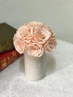 Vase en porcelaine naturelle véritable fait à la main avec une forme de dôme éternelle pour la décoration florale et les bouquets de roses, fleurs préservées pour cadeau