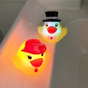 Dongguan Factory Manufacture 2 Pack Floating Flashing Wedding Duck Couple Toy