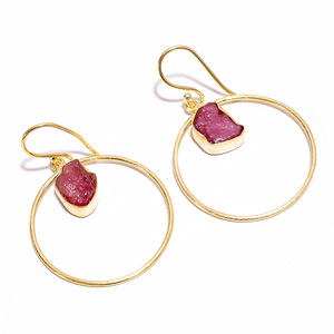Belles boucles d'oreilles en laiton Onyx péridot pierres précieuses, bijoux en laiton plaqué or, bijoux en laiton plaqué or 18 carats de créateur faits à la main - Product Image 5