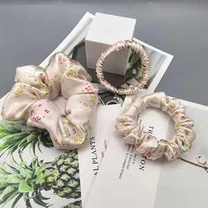 Set de Scrunchies 100% Seda de Morera, Scrunchies de Seda Estampados con Sensación de Lujo, Bandas Elásticas para el Cabello, Accesorios de Moda para Mujer - Product Image 4