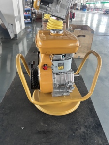 Situs konstruksi luar ruangan 4-6. 5hp getar beton semen bensin tipe rangka portabel kekuatan tinggi dengan batang bergetar - Product Image 4