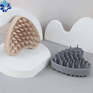 Brosse à shampooing en silicone en forme de cœur pour massage du cuir chevelu, pour usage en salon de coiffure - Product Image 1