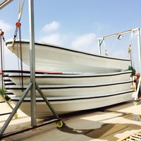 Bateau banane et de pêche, hors bord en fibre de verre, — 7m