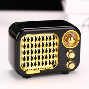 Mini radio-récepteur rétro R928, nouveau cadeau créatif, mignon et portable, petit haut-parleur avec lecteur de carte. - Product Image 4