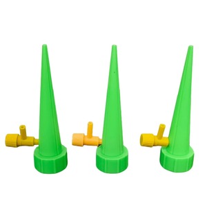 Estacas de Riego por Goteo Cónicas con Válvula de Control para Plantas de Jardín y Hogar - Product Image 4