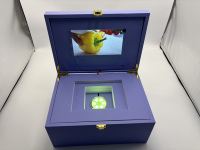 Boîte de présentation de bijoux avec éclairage LED, emballage de présentation haut de gamme en bois et cuir PU