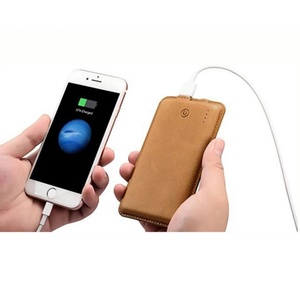 Batería Externa Recargable de Cuero Mini, Cargador Portátil de 8000 mAh, Batería Externa Delgada Tipo Cartera para Negocios - Product Image 2