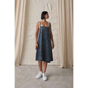 Robe trapèze en jean bleu délavé sans bretelles respirante pour femme - Product Image 3