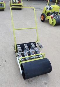 Seminatrice manuale a spinta per la semina delle colture per uso agricolo su arachide erba medica canna Kale <span class=keywords><strong>semi</strong></span> <span class=keywords><strong>di</strong></span> <span class=keywords><strong>zucca</strong></span> fioriera - Product Image 4