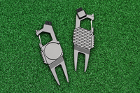 Outil de réparation de divots de golf 7-en-1 en alliage de zinc durable avec marqueur de balle vierge, ouvre-bouteille, nettoyeur de rainures et accessoires de putting (75 mm)
