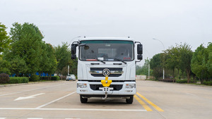 Camion-citerne à eau Dongfeng 4X2 chinois avec moteur diesel, réservoir de 16300 L pour pulvérisation de pesticides, lavage de garde-corps et aménagement paysager - Product Image 4