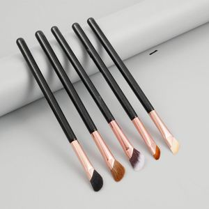 Pinceau de maquillage professionnel à poils naturels, à pointe ciseaux et biseautée, pour fard à paupières, correcteur et détails - Product Image 6