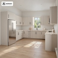 Ensemble de meubles de cuisine sur mesure, portes en chêne blanc moderne, design modulaire, aménagement en U et tiroirs à fermeture douce