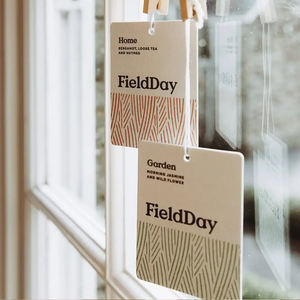 Étiquettes volantes de vêtements sur mesure Étiquettes de prix pour magasin de détail Étiquettes de marque de commerce de logo personnalisé Étiquettes de vêtements unisexes - Product Image 4