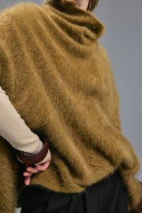 Poncho en cachemire brossé personnalisé pour <span class=keywords><strong>femme</strong></span>, couleur Ocre, <span class=keywords><strong>col</strong></span> châle, sans manches, cape en tricot moelleux, pull chaud superposé - Product Image 3