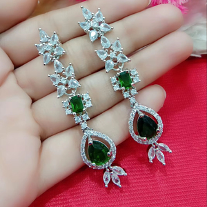 Pendientes de tuerca de diamante americano de nueva moda, joyería tradicional india de latón verde ligero, accesorio al por mayor - Product Image 1