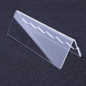 Design unico per monete in acrilico a forma di V personalizzato - Product Image 3