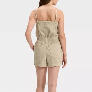 Rompepiés de mezclilla casual de verano para niñas a la moda, con tirantes sueltos de diseño sencillo, cómodo, con logo en la cintura y patrón liso. - Product Image 4