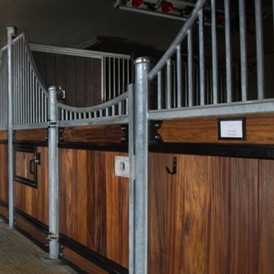 TY-A Smile Design Horse Stable Popular nos EUA Luxo Bamboo Horse Stall Painéis Frontais Galvanizado Estável para Celeiros Equestres - Product Image 6