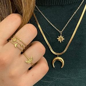 Bijoux fantaisie en gros : Collier et bagues à trois couches en acier inoxydable avec pendentifs lune et étoile pour femmes - Product Image 1