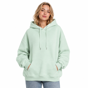 Sudadera con capucha y cremallera personalizada al por mayor con logo impreso, de alta calidad, de algodón y forro polar, de tela sostenible, estilo urbano para mujer. - Product Image 3