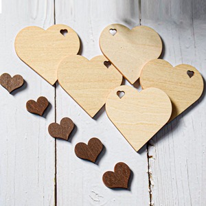 Etichette Personalizzate in Legno con Incisione Laser per Bomboniere Matrimonio, Cuori con Scritta <span class=keywords><strong>Mr</strong></span>/Mrs, Nomi Coppia e Data - Product Image 4