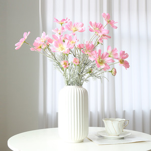Fleurs artificielles en soie floquées Cosmos et Marguerite du Tibet, haute simulation, style nordique, pour décorations de maison et de mariage - Product Image 1