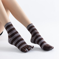 FF4840 Chaussettes antidérapantes en coton à rayures mignonnes pour femmes avec poignées Idée cadeau Chaussettes de ballet personnalisées Yoga Pilates antidérapantes