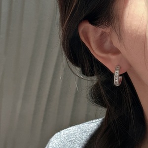Pendientes de Plata de Ley S925 en Forma de C, Estilo Francés Retro, Joyería Medieval Elegante con Circonita Dorada y Diseño de Nicho Ligero - Product Image 3