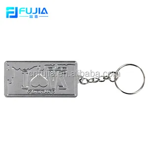 Porte-clés promotionnel en métal gaufré cadeau populaire en aluminium conception personnalisée porte-clés coloré