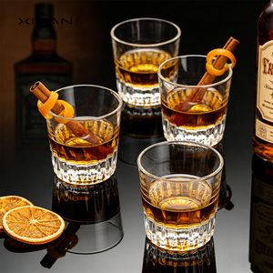 Verres à whisky transparents de 200 ml en gros d'usine, gobelets à whisky personnalisés avec logo, base texturée pour bars, distilleries, cadeaux d'entreprise - Product Image 2
