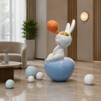 Sculpture de lapin mignon d'anime personnalisée, avec lunettes en forme de cœur, décoration interactive extérieure en fibre de verre écologique pour l'art public