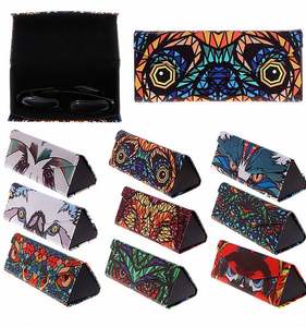 Étui à lunettes pliable triangulaire personnalisé avec logo, motif animal de dessin animé, pour lunettes de vue et de soleil, vente en gros - Product Image 1