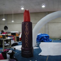 Modèle de rouge à lèvres gonflable personnalisé KeepFuns, cosmétique gonflable en PVC pour événements beauté, promotion et décoration publicitaire extérieure