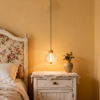 Lampe suspendue élégante en verre texturé transparent avec capuchon en or brossé, LED intégrée 3000K lumière chaude, garantie 2 ans