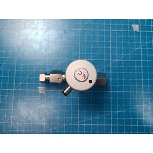 Vanne à diaphragme compacte FUJIKIN 316L 469223 utilisée comme pièce détachée pour équipement semi-conducteur Legacy - Product Image 3