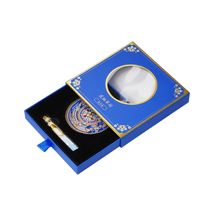Boîte rigide de style chinois avec fenêtre ronde transparente, motif floral émaillé bleu vif, pour miroir de poche ou emballage d'ornements - Product Image 3