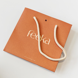 Bolsas de Papel para Compras de Lujo al por Mayor, Personalizadas con su Propio Logotipo, Hechas de Cartón Recubierto, con Cinta Decorativa - Product Image 3