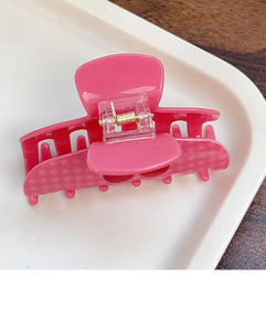 Pince à cheveux en acrylique à carreaux roses avec imprimé cerise, type Shark Grip pour femmes - Product Image 5