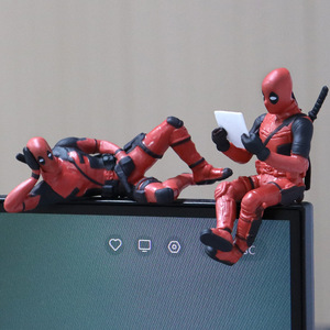 Figura de Acción de Deadpool Modelo Anime, Máquina de Guerra Acostada, Accesorio de Oficina con Postura de Manos Apoyadas, Accesorios para la Espalda - Product Image 1