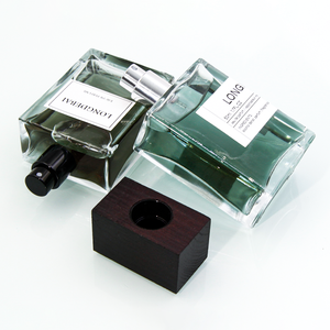Botellas de Perfume Cuadradas Planas de Diseño Personalizado, Transparentes, con Cierre a Presión, de 50 ml y 100 ml, Botellas de Perfume Vacías de Vidrio Pulido con Tapa de Madera - Product Image 3